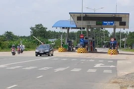 Bảy trạm BOT có nguy cơ bị dừng thu phí do vỡ tiến độ thu phí tự động không dừng