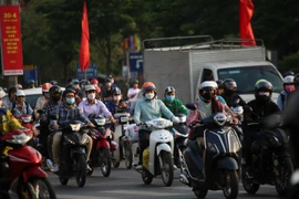 Nắng nóng gay gắt gia tăng ở Bắc bộ, nhiều nơi mức nhiệt vượt 37 độ C