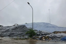 Hà Nội: Bãi rác Xuân Sơn tạm dừng tiếp nhận rác để phòng ngừa sự cố môi trường