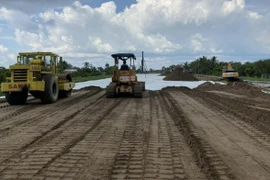Thiếu vật liệu đắp nền, cao tốc Châu Đốc- Cần Thơ- Sóc Trăng khó về đích đúng hẹn