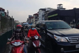 Yêu cầu có giải pháp giảm ùn tắc đường Âu Cơ và Xuân Diệu