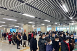 Khách đi tàu điện Cát Linh- Hà Đông đông kỷ lục trong ngày mùng 4 Tết Nhâm Dần