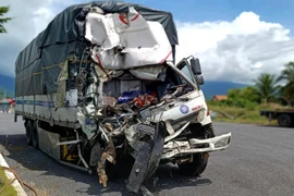 Hé lộ tình trạng đăng kiểm của xe tải và xe khách trong vụ tai nạn làm 3 người chết ở Khánh Hòa