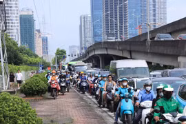 Hà Nội ngày đầu nghỉ lễ 2/9: Khách qua bến xe thưa thớt, đường phố đông nghẹt