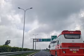 Cấm xe tải, xe khách lưu thông trên làn 1 cao tốc TP.HCM- Long Thành-Dầu Giây