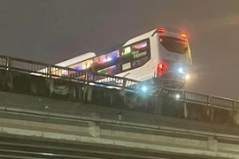 Vụ xe khách nổ lốp khi lưu thông trên vành đai 3: Lái xe không vi phạm nồng độ cồn và ma túy