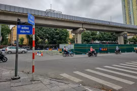 Rào chắn nhiều tuyến đường ở Hà Đông để thi công dự án nhà máy nước thải Yên Xá