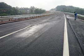 Nhà thầu Keangnam xin lỗi việc cao tốc tỷ đô vừa thông xe đã nứt