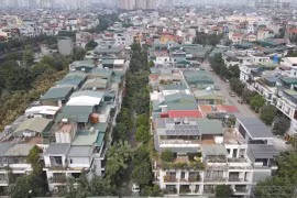 Hàng trăm biệt thự liền kề ở khu đô thị Ao Sào "bị dột", phải lợp thêm mái tôn, đeo chuồng cọp...