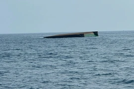 Chìm sà lan trên biển Quảng Ngãi khiến 3 người chết, 2 người mất tích