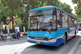 Xe buýt Hà Nội hoạt động xuyên Tết Ất Tỵ phục vụ nhân dân đi lại