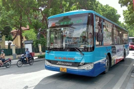 Xe buýt Hà Nội hoạt động xuyên Tết Ất Tỵ phục vụ nhân dân đi lại
