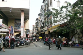 Từ hôm nay, ô tô chỉ được lưu thông 1 chiều trên phố Hàng Khoai và Cao Thắng