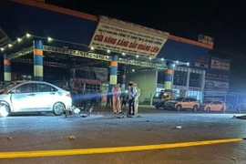 Xe máy "kẹp ba" đâm trực diện ô tô làm 1 người tử vong tại chỗ