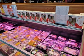 Giá lợn chạm đáy nhưng thịt lợn tại chợ, siêu thị vẫn neo cao