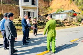 Lấy máu kiểm tra nồng độ cồn, ma túy trong vụ ô tô bị lật đè 2 xe máy làm 4 người chết