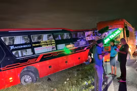 Xe khách Phương Trang đâm xe khách Hồng Sơn trên cao tốc Vĩnh Hảo- Phan Thiết, 2 người chết