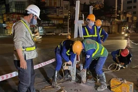 Đóng nút giao Tố Hữu-Lê Văn Lương thi công hầm chui, phương tiện phải đi vòng