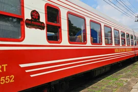 Tàu Hải Phòng và Lào Cai sẽ dừng tại ga Long Biên, Gia Lâm để tránh cấm đường