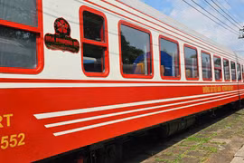 Đường sắt chạy tàu VIP Hoa Phượng Đỏ hành trình Hà Nội- Hải Phòng
