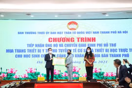 Grab trao tặng 100 máy tính bảng hỗ trợ học sinh có hoàn cảnh khó khăn tại Hà Nội
