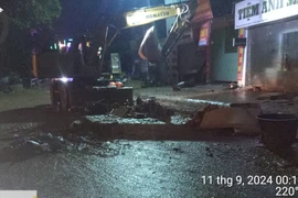 Xuyên đêm, đội mưa mở đường vào thôn Làng Nủ để cứu hộ, tìm kiếm những người mất tích