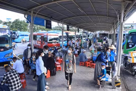 Khách qua bến xe dịp nghỉ lễ 30-4 dự báo tăng đột biến 200%
