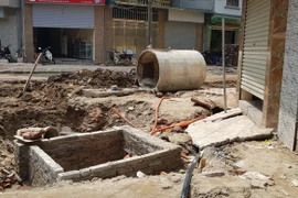 Nhà thầu cải tạo đường Tứ Hiệp (Thanh Trì) thi công cẩu thả, dân nơm nớp lo tai nạn