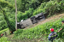 Xe khách chở 48 người rơi xuống vực Cùi Chỏ đã quá hạn kiểm định