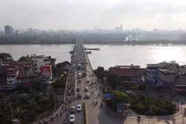 Cầu Chương Dương xuất hiện một số hư hỏng nhưng vẫn đảm bảo chịu lực