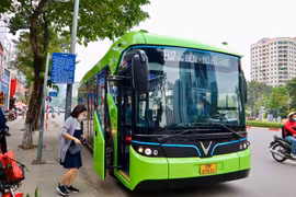 Hà Nội có tuyến buýt điện thứ sáu nối Khu đô thị Vin Smart City đến Long Biên