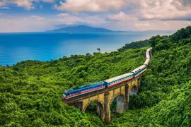 Đường sắt chạy thêm gần 50 đoàn tàu đầu Hà Nội và Sài Gòn dịp nghỉ lễ 30-4