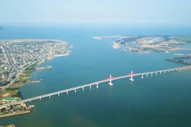 Thông xe cầu Cửa Hội 950 tỷ đồng bắc qua sông Lam nối Nghệ An - Hà Tĩnh