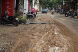 Thi công hệ thống xử lý nước thải Yên Xá ì ạch, mất an toàn do nhà thầu yếu kém