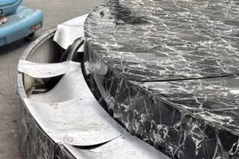  Biểu tượng phố đi bộ Trần Nhân Tông mới xong đã vỡ, chủ đầu tư nói gì?