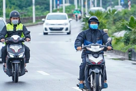 Vì sao giữa mùa Hè miền Bắc vẫn se se lạnh?