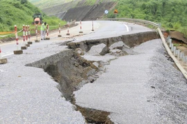 Cuối tháng 2, bắt đầu sửa chữa tổng thể hư hỏng mặt đường cao tốc Nội Bài- Lào Cai