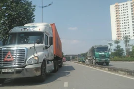 Xe quá tải tái xuất, hoành hành trên nhiều tuyến đường Hà Nội