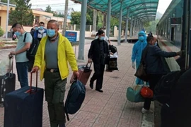 Đoàn tàu riêng chở 92 chuyên gia Trung Quốc đã đến Quảng Ngãi