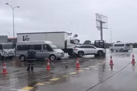 Nước sông Hồng dâng cao, cấm tàu hỏa qua cầu Long Biên, tạm "đóng" cao tốc Pháp Vân- Cầu Giẽ nếu đường ngập