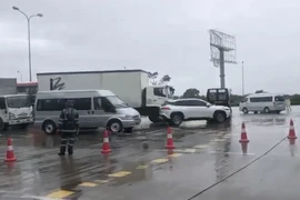 Nước sông Hồng dâng cao, cấm tàu hỏa qua cầu Long Biên, tạm "đóng" cao tốc Pháp Vân- Cầu Giẽ nếu đường ngập