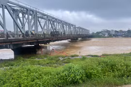 Hà Nội: Cấm người và toàn bộ phương tiện lưu thông qua cầu Đuống từ 22h đêm 10-9