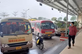 Nghệ An: Xe khách đình công phản đối "xe dù", tỉnh điều xe buýt giải tỏa khách