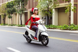 Kỹ năng lái xe tay ga an toàn trong mưa phùn