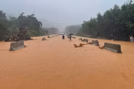 Miền Trung lại bước vào đợt mưa lớn kéo dài, lượng mưa cục bộ vượt 800 mm