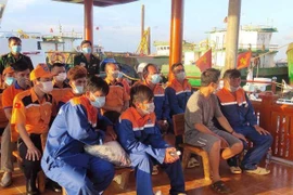 Cứu nạn thành công 6 thuyền viên trên tàu cá bị chìm