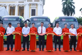 Mở tuyến buýt điện miễn phí E11, lộ trình Bờ Hồ- Yên Phụ