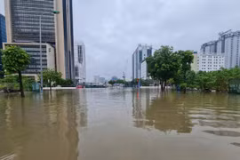 Vì sao mưa lớn đột biến ở Hà Nội và Thái Nguyên, dự báo còn kéo dài bao lâu?