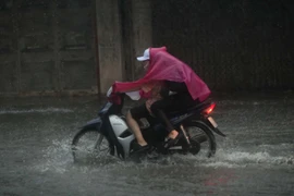 Mưa giông lớn ở Bắc bộ có thể kéo dài đến đầu tuần sau