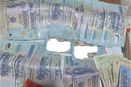 Khách đi tàu đãng trí bỏ quên 35 triệu được trả lại vào sáng mùng 3 Tết